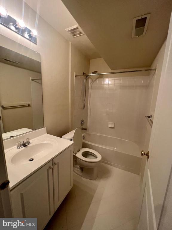 Foto del edificio - 22106 Fair Garden Ln