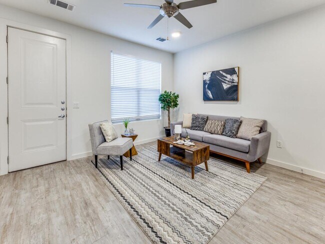 Foto del edificio - 7805 Cooper Ln