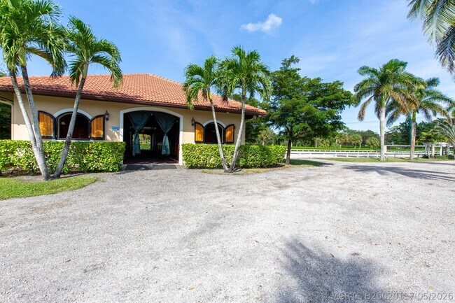 Building Photo - 14943 Paddock Dr