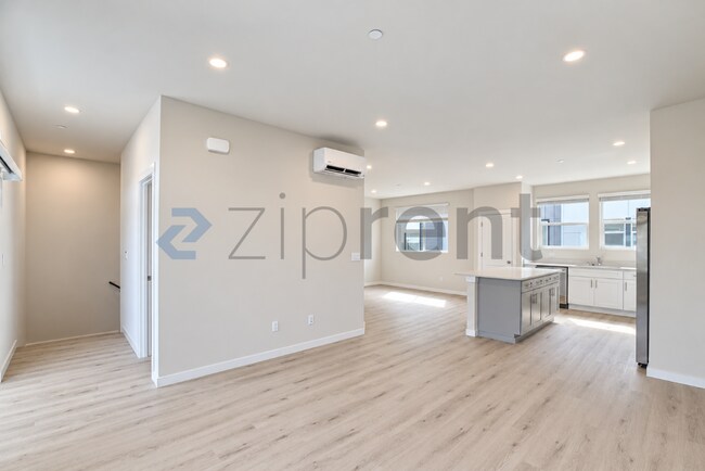 Building Photo - Unit A5