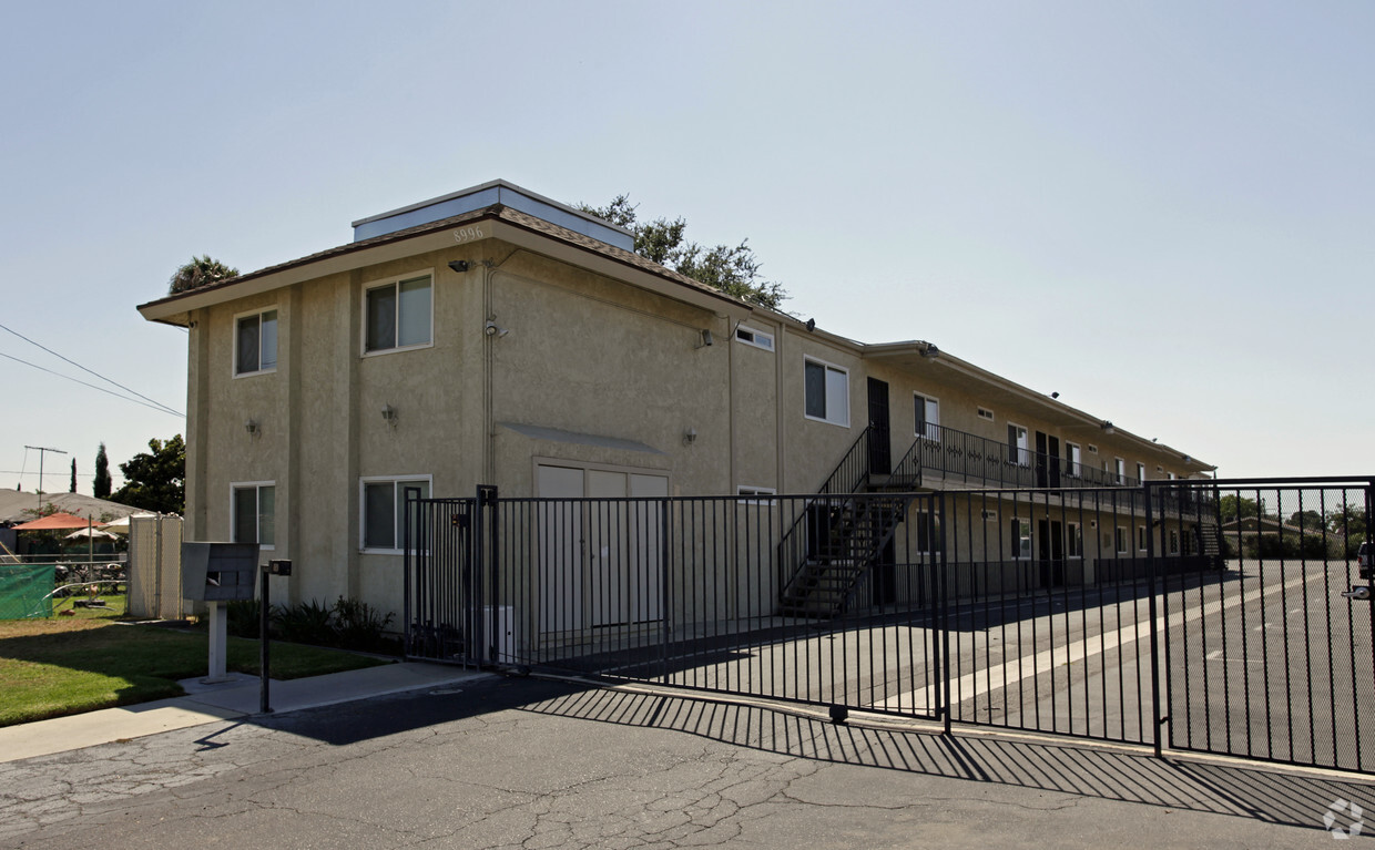 Foto principal - 8996 Olive St