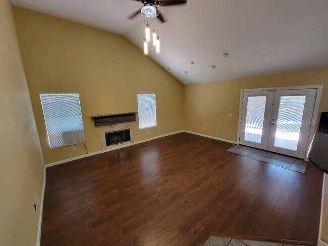 Building Photo - 2629 Sunset Ln