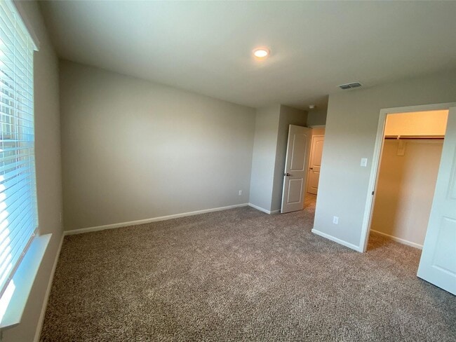 Building Photo - 205 Emma Dr