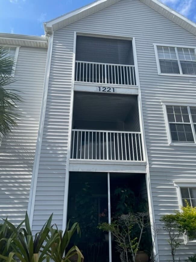 Building Photo - Free Rent for November! 2/2 Condo in Kissi...