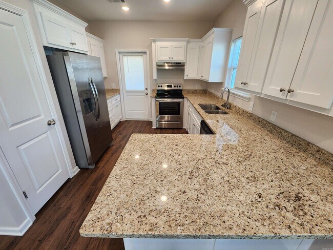 Foto del edificio - 1223 Cherry Ln