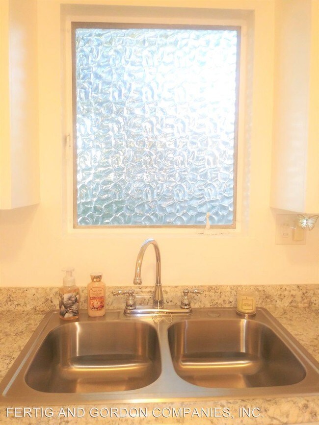 Foto del edificio - 1270 N Hudson Ave