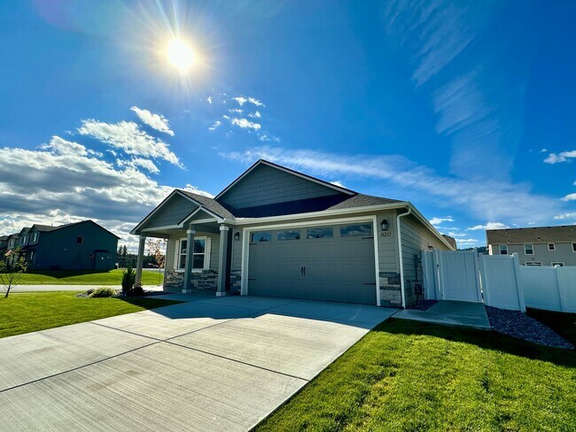 Building Photo - New Build Model Home for Rent Now in Hadle...