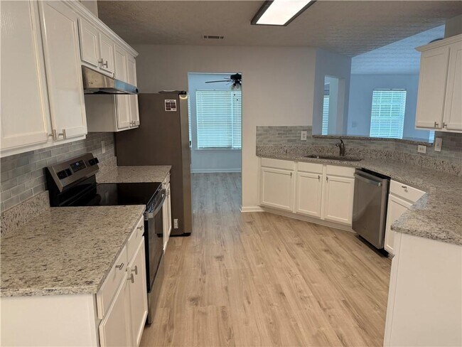 Foto del edificio - 3720 Crescent Walk Ln NE