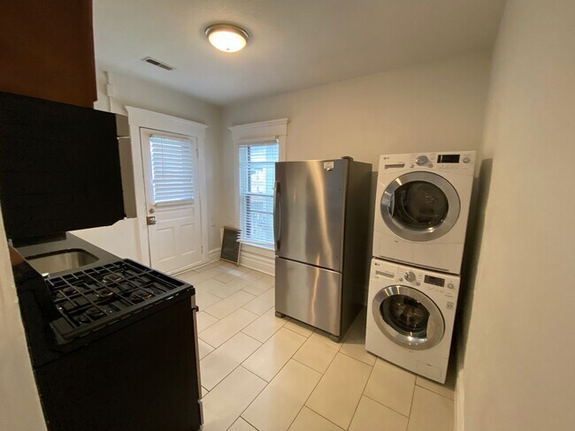 Foto del edificio - Dennison Ave 866-868 CR