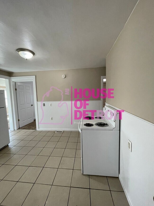 Building Photo - 3 BEDROOM | 1 BATH | FREE PRE SCREEN