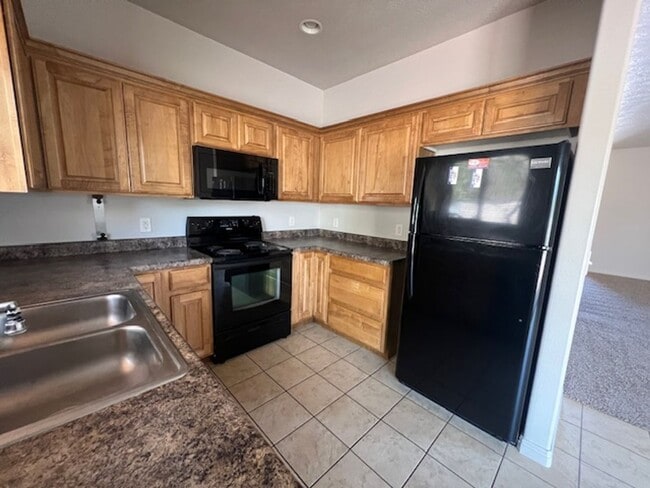 Building Photo - Grand Legacy Townhome