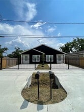 Building Photo - 4124 Vaughn St