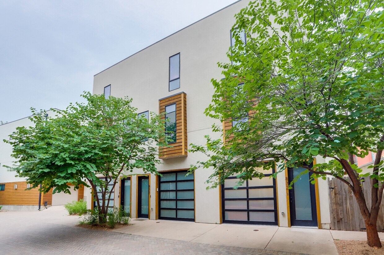 Primary Photo - 830 25th St