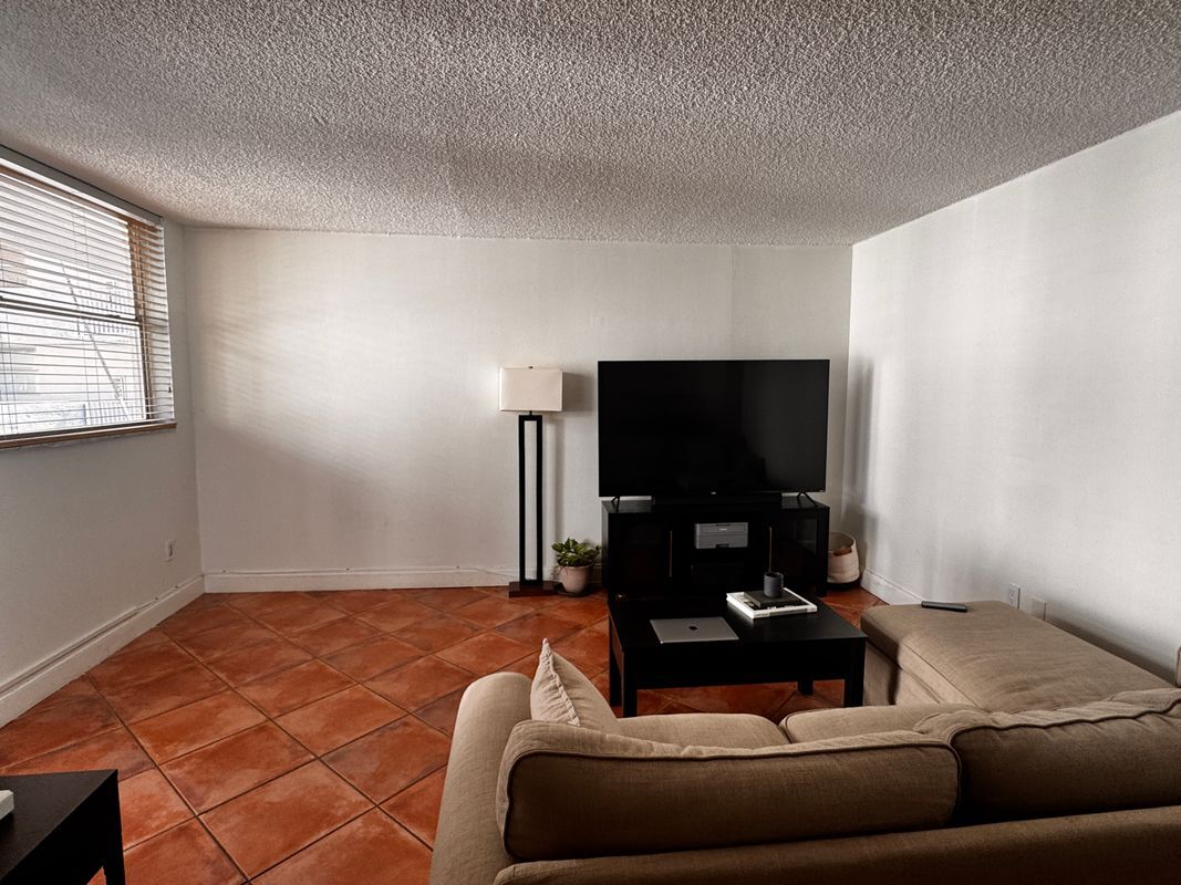 Building Photo - 1801 S Treasure Dr