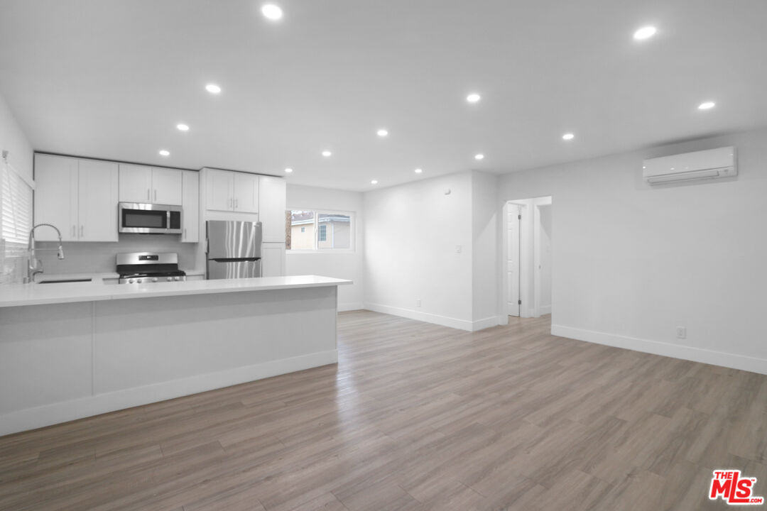 Foto principal - 11347 Emelita St