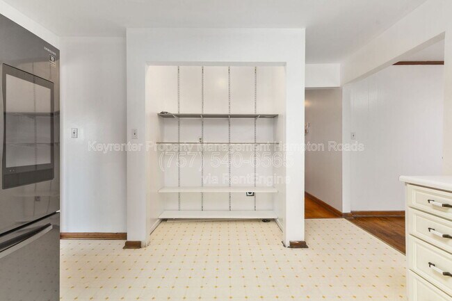 Foto del edificio - 606 Charlton Dr