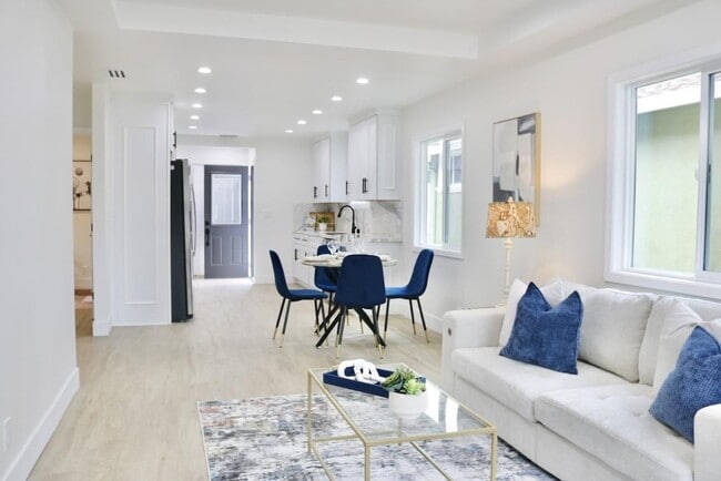 Living Room Furnished - 214 S 22nd St