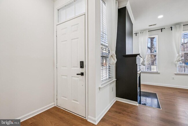 Building Photo - 8 Crusader Ct