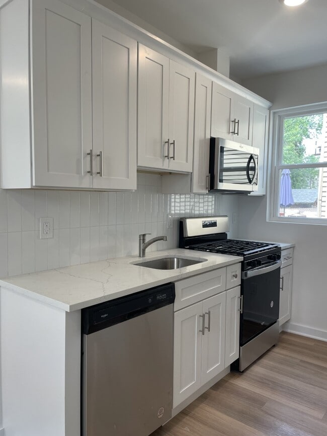 Typical Kitchen - 164 Glenwood Ave