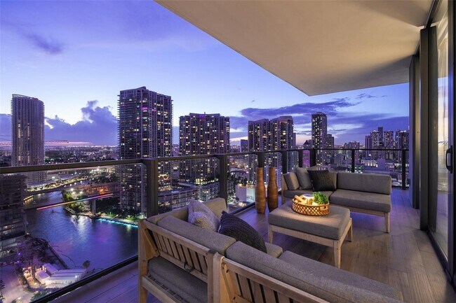 Foto del edificio - 68 SE 6th St