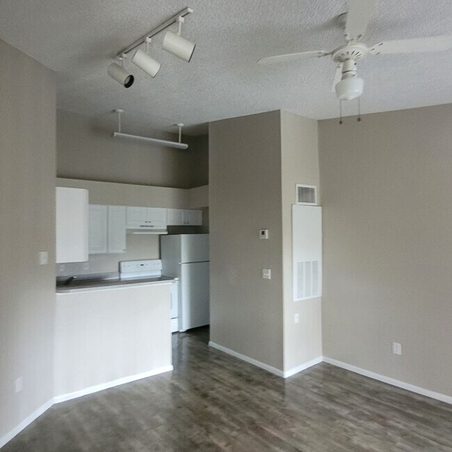 Building Photo - 1 Bedroom 1 Bathroom Condo in Orlando for ...