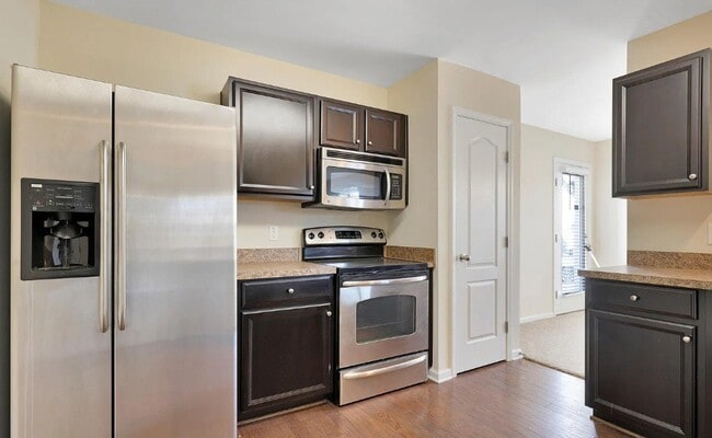 Building Photo - 1732 Great Bend Dr
