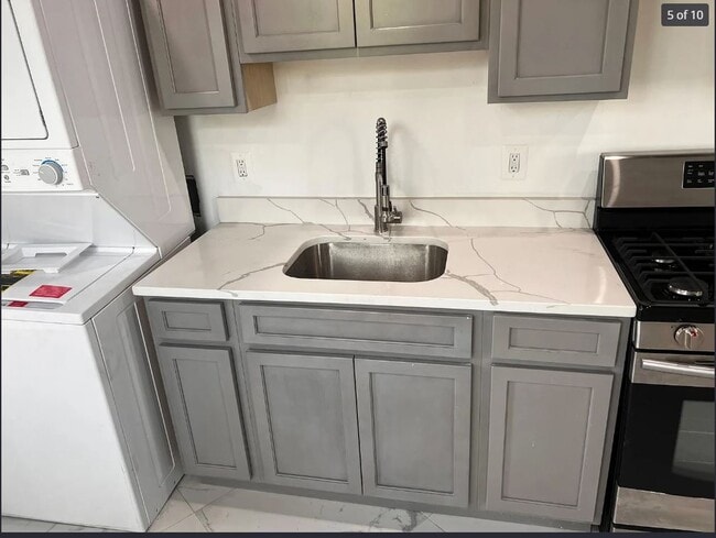 Building Photo - N Curley