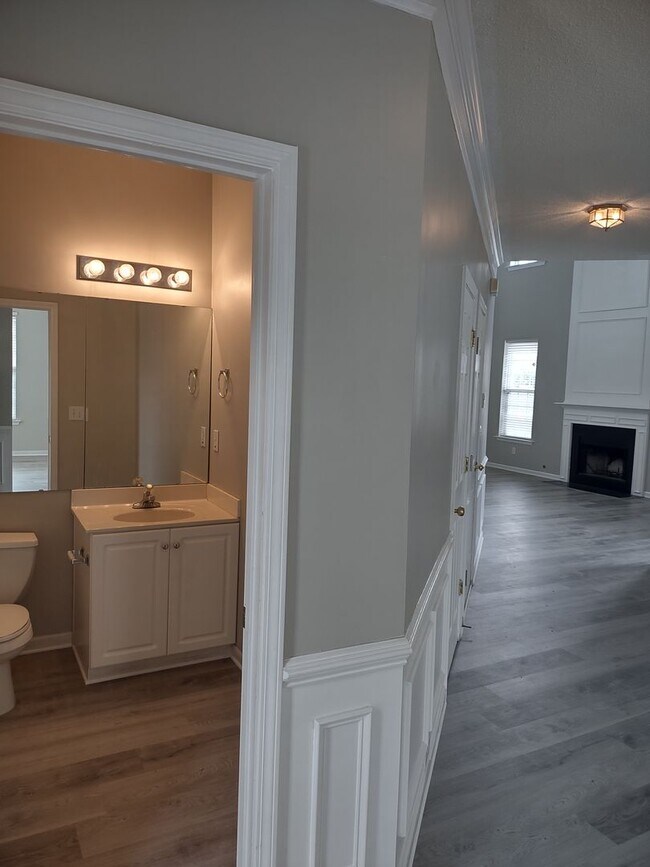 Foto del edificio - Boastingly Beautiful Four Bedroom Home in ...