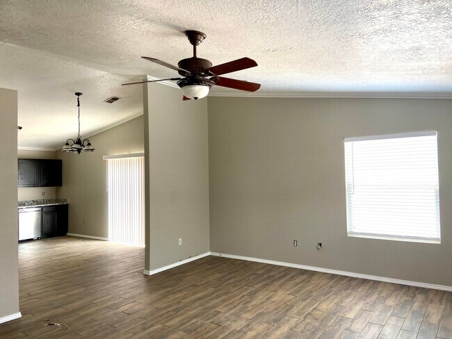 Building Photo - 2405 Purple Canyon Dr SW