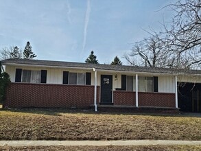 Building Photo - 517 N Summit St