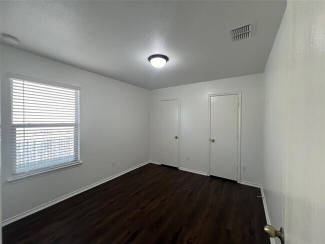 Foto del edificio - 270 Sheep Trail Dr