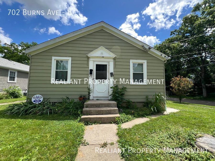 702 Burns Ave Unit B, Wyoming, OH 45215 Room for Rent in Wyoming, OH