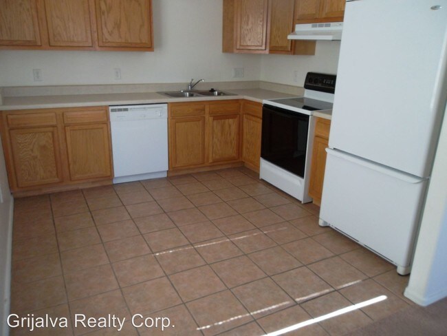 Building Photo - 3641 E Monte Vista Dr