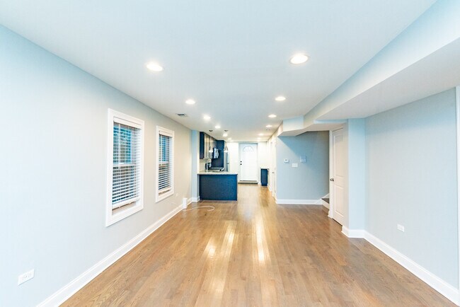 Building Photo - 2104 W 18th Pl