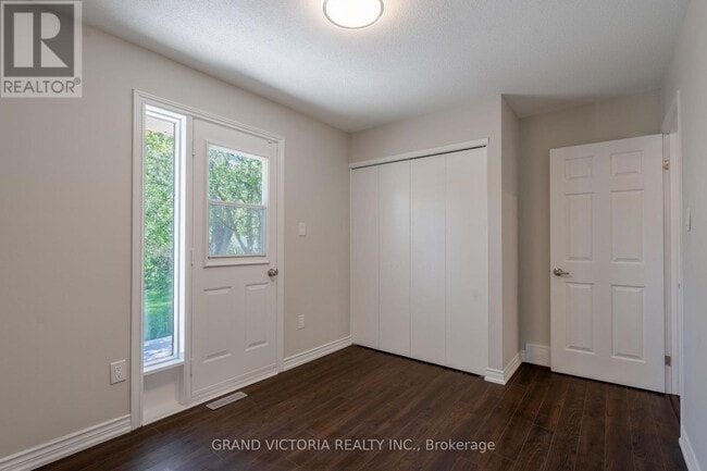Building Photo - 98 Carlyle Dr