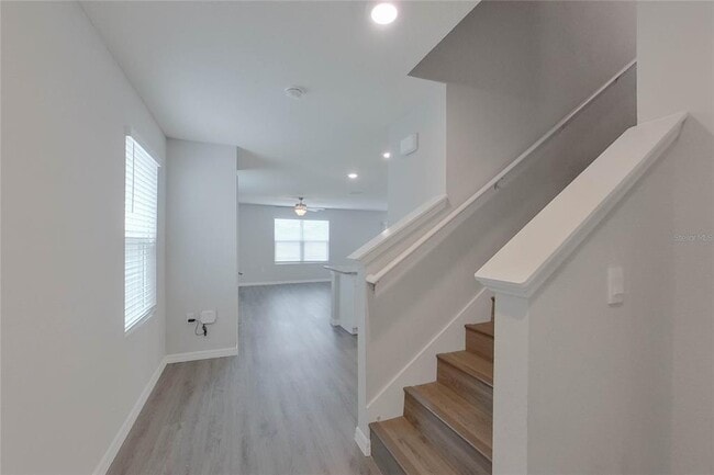 Building Photo - 8644 SW 44th Ct