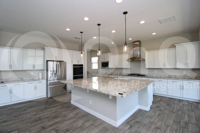 Building Photo - 10635 E Tumbleweed Ave