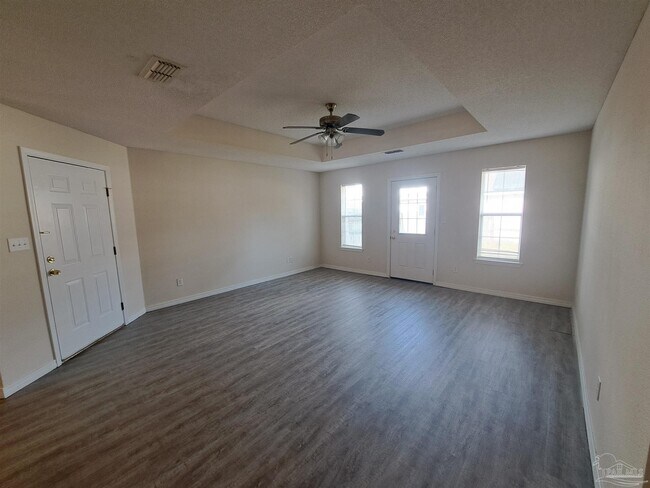 Building Photo - 6031 Dallas Ave