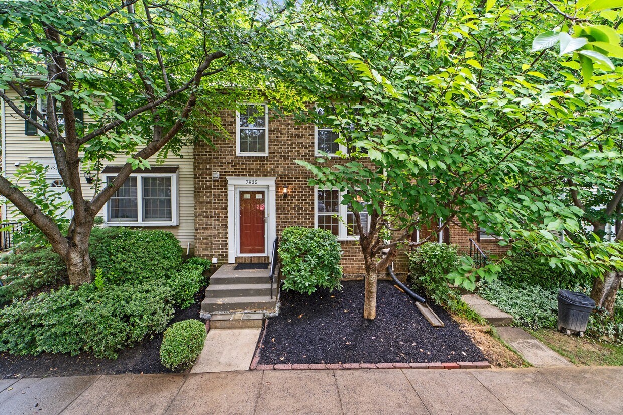 7935 Tyson Oaks Cir, Vienna, VA 22182 Townhome Rentals in Vienna VA