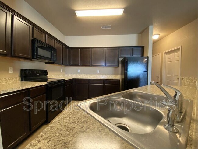 Foto del edificio - 7012 Cameron Park Rd