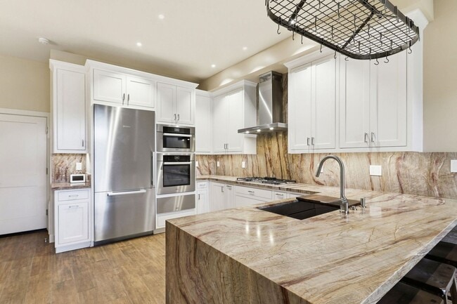 Building Photo - 2144 Vizcaya Cir