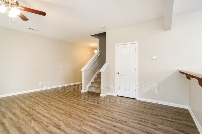 Foto del edificio - 1068 Joselynn Drive