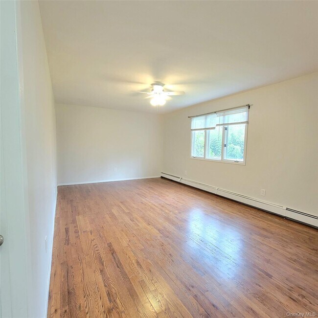 Foto del edificio - 571 Nassau Blvd