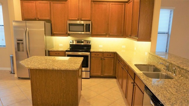 Building Photo - Mediterranean 3 Bed 3 Bath spacious home
