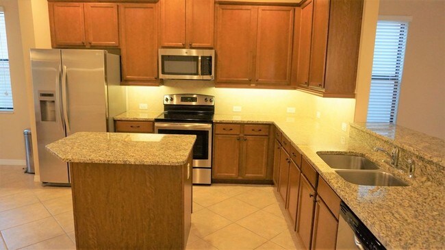 Foto del edificio - Mediterranean 3 Bed 3 Bath spacious home