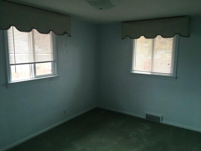Small bedroom - 420 Fillmore St
