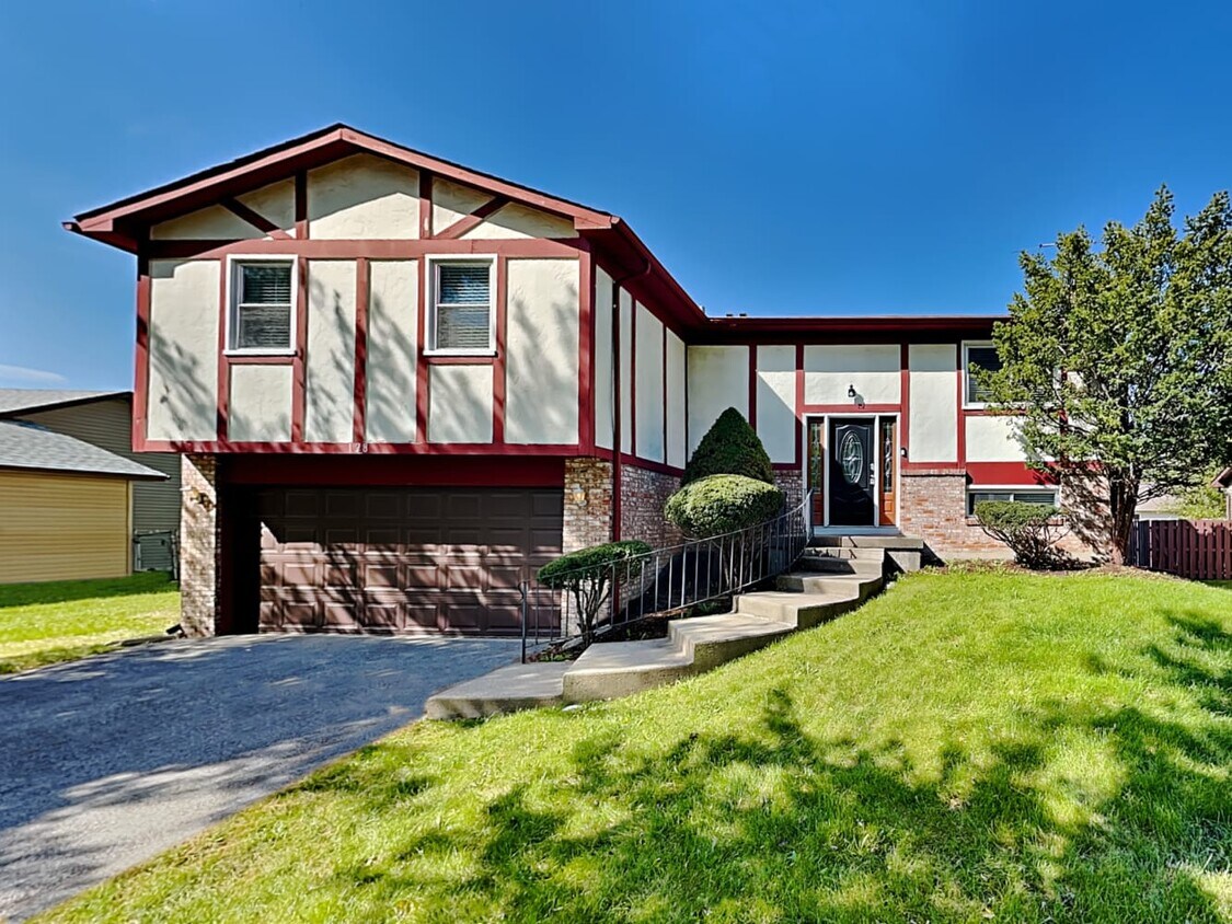 Primary Photo - 128 Cloverleaf Rd
