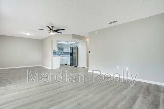 Building Photo - 513 Fairways Ln