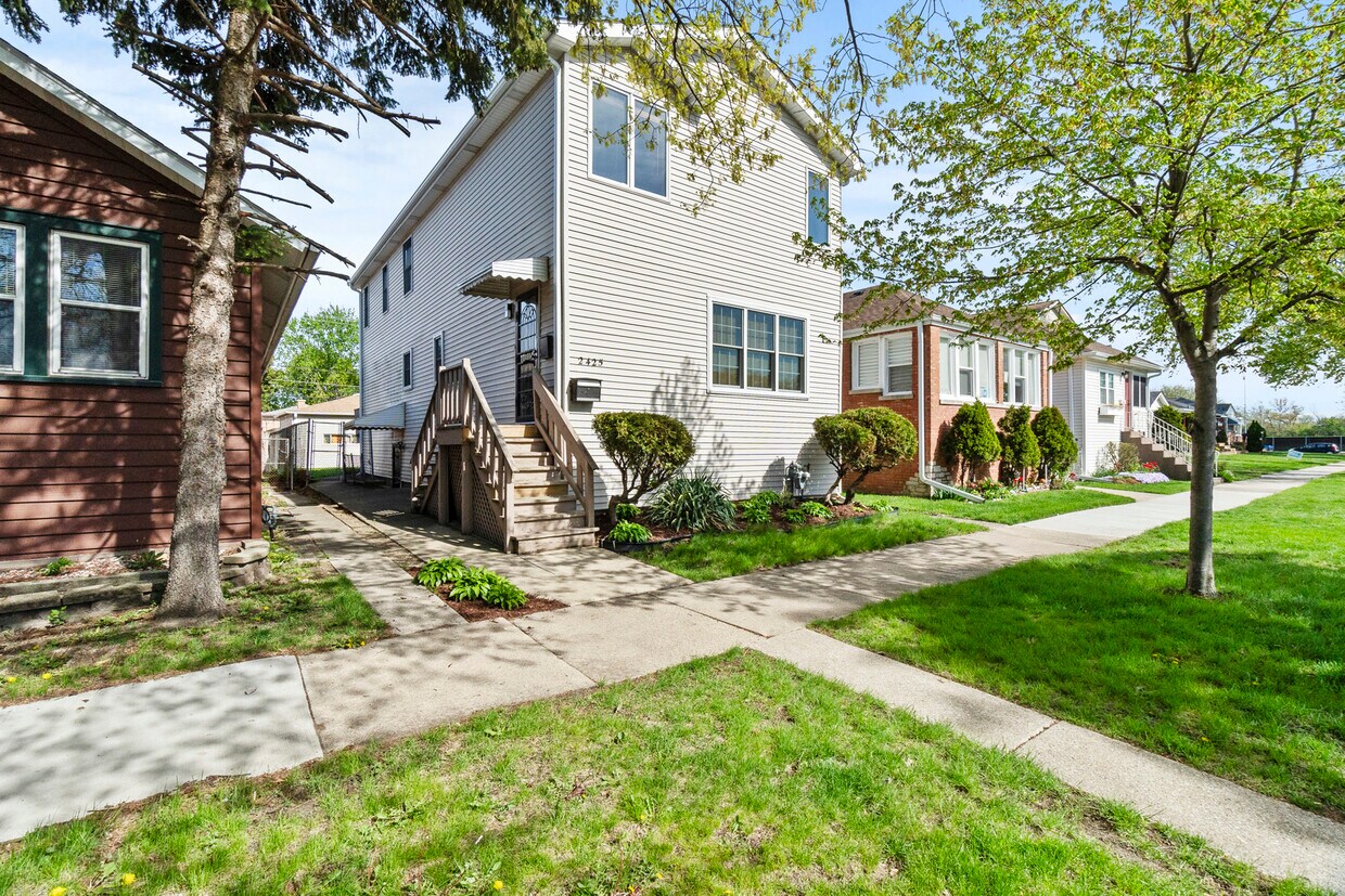 Foto principal - 2425 Hessing St
