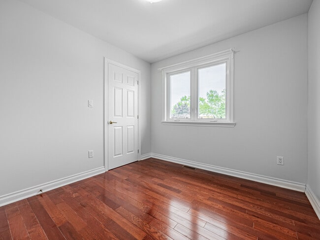 Building Photo - 122 Maybourne Ave